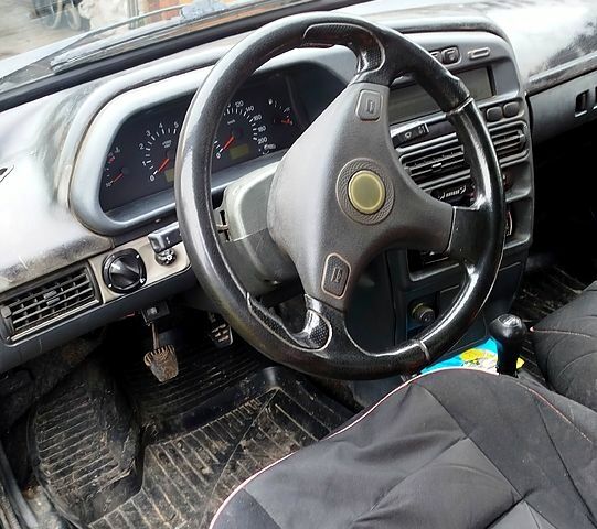 Черный ВАЗ 2109, объемом двигателя 1.6 л и пробегом 1640 тыс. км за 1000 $, фото 1 на Automoto.ua