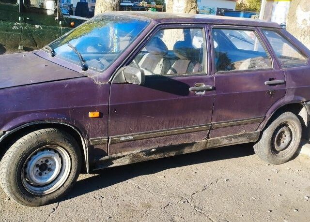 Фиолетовый ВАЗ 2109, объемом двигателя 0 л и пробегом 160 тыс. км за 888 $, фото 1 на Automoto.ua