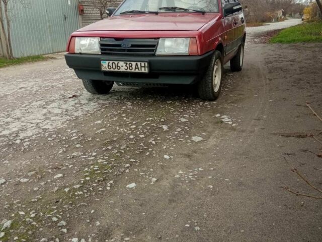 Красный ВАЗ 2109, объемом двигателя 1.6 л и пробегом 180 тыс. км за 952 $, фото 1 на Automoto.ua