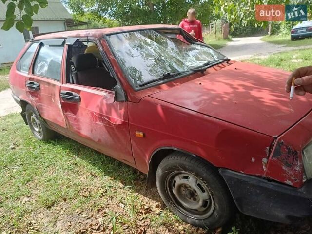 ВАЗ 2109 1990 в Вышгороде на Automoto.ua Красный ВАЗ 2109, объемом двигателя 1.3 л и пробегом 400 тыс. км за 400 $, фото 1 на Automoto.ua