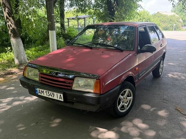 Красный ВАЗ 2109, объемом двигателя 1.5 л и пробегом 300 тыс. км за 999 $, фото 1 на Automoto.ua
