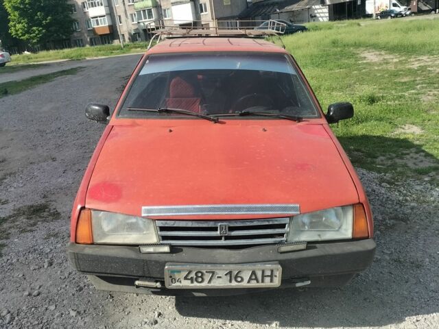 Красный ВАЗ 2109, объемом двигателя 0 л и пробегом 300 тыс. км за 914 $, фото 1 на Automoto.ua