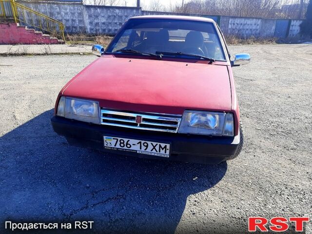 Красный ВАЗ 2109, объемом двигателя 1.3 л и пробегом 200 тыс. км за 720 $, фото 1 на Automoto.ua