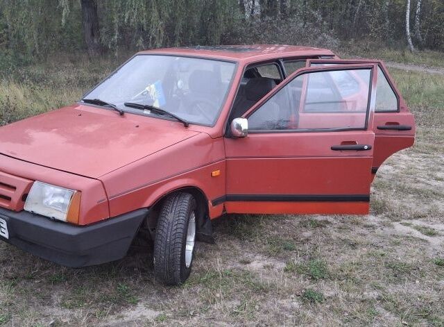 Красный ВАЗ 2109, объемом двигателя 1.3 л и пробегом 140 тыс. км за 1500 $, фото 1 на Automoto.ua