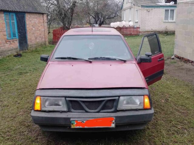 Красный ВАЗ 2109, объемом двигателя 1 л и пробегом 200 тыс. км за 700 $, фото 1 на Automoto.ua