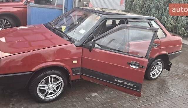 Красный ВАЗ 2109, объемом двигателя 1.3 л и пробегом 300 тыс. км за 800 $, фото 1 на Automoto.ua