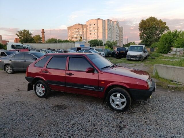 Красный ВАЗ 2109, объемом двигателя 1.5 л и пробегом 300 тыс. км за 1057 $, фото 1 на Automoto.ua