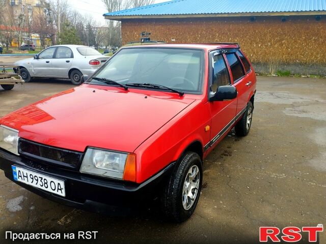 Красный ВАЗ 2109, объемом двигателя 1.5 л и пробегом 240 тыс. км за 1100 $, фото 1 на Automoto.ua