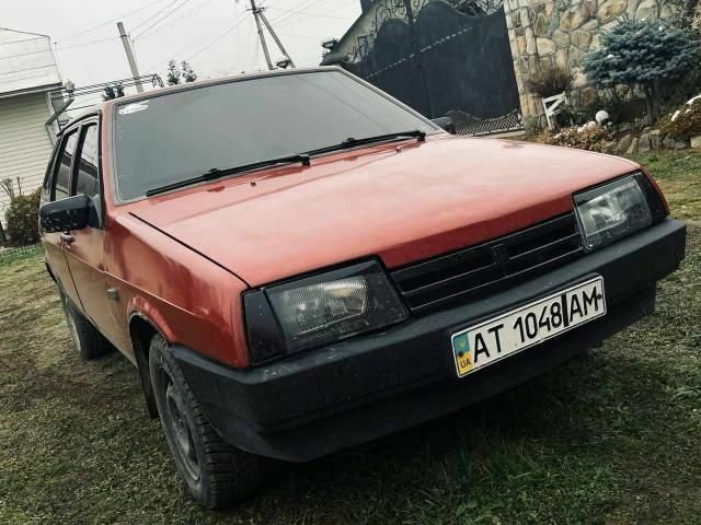 Красный ВАЗ 2109, объемом двигателя 1 л и пробегом 280 тыс. км за 950 $, фото 1 на Automoto.ua