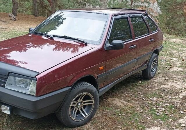 Красный ВАЗ 2109, объемом двигателя 1.6 л и пробегом 250 тыс. км за 2750 $, фото 1 на Automoto.ua