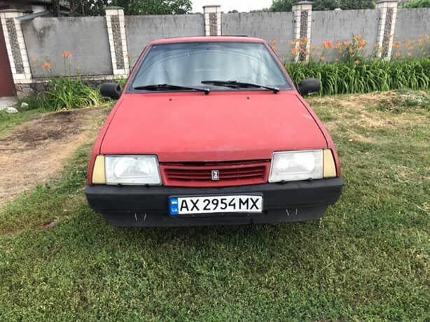 Красный ВАЗ 2109, объемом двигателя 1.5 л и пробегом 300 тыс. км за 700 $, фото 1 на Automoto.ua
