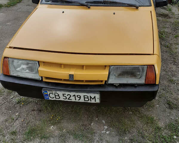 Желтый ВАЗ 2109, объемом двигателя 1.5 л и пробегом 300 тыс. км за 750 $, фото 1 на Automoto.ua