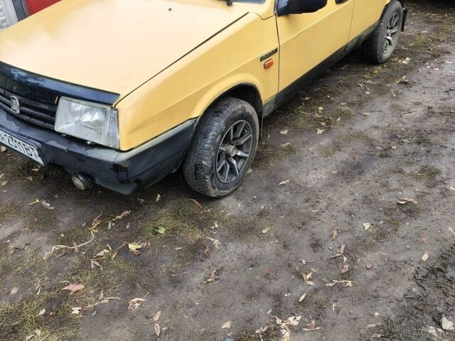Желтый ВАЗ 2109, объемом двигателя 1.3 л и пробегом 99 тыс. км за 650 $, фото 1 на Automoto.ua