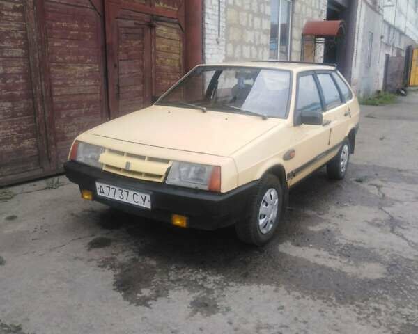 Желтый ВАЗ 2109, объемом двигателя 0 л и пробегом 222 тыс. км за 1550 $, фото 1 на Automoto.ua