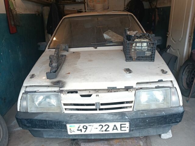 Желтый ВАЗ 2109, объемом двигателя 1.5 л и пробегом 300 тыс. км за 492 $, фото 1 на Automoto.ua