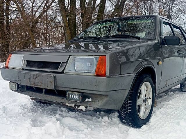 Серый ВАЗ 2109, объемом двигателя 1.3 л и пробегом 215 тыс. км за 750 $, фото 1 на Automoto.ua