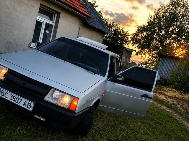 Серый ВАЗ 2109, объемом двигателя 1.3 л и пробегом 400 тыс. км за 900 $, фото 1 на Automoto.ua