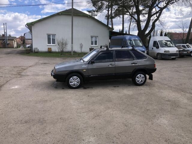 Серый ВАЗ 2109, объемом двигателя 1.1 л и пробегом 300 тыс. км за 600 $, фото 1 на Automoto.ua