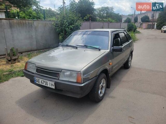 Серый ВАЗ 2109, объемом двигателя 1.5 л и пробегом 200 тыс. км за 1000 $, фото 1 на Automoto.ua
