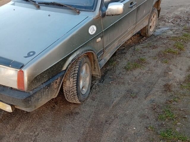 Серый ВАЗ 2109, объемом двигателя 1.5 л и пробегом 350 тыс. км за 667 $, фото 1 на Automoto.ua