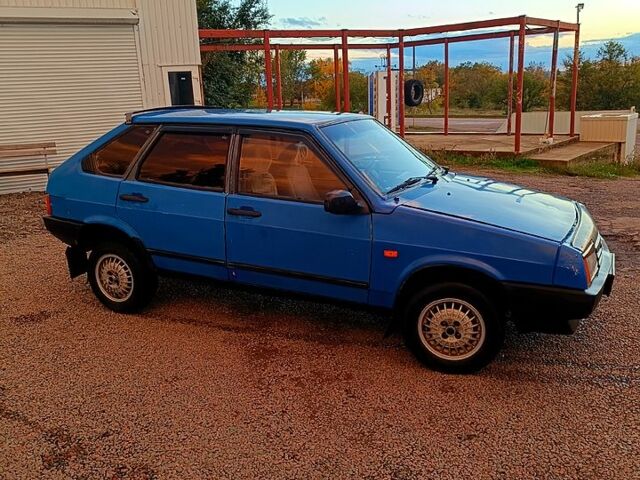 Синий ВАЗ 2109, объемом двигателя 1.3 л и пробегом 310 тыс. км за 999 $, фото 1 на Automoto.ua