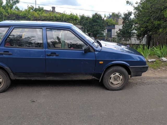 Синий ВАЗ 2109, объемом двигателя 1.6 л и пробегом 300 тыс. км за 2800 $, фото 1 на Automoto.ua