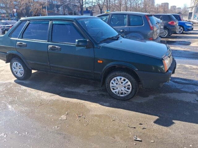 Зеленый ВАЗ 2109, объемом двигателя 1.5 л и пробегом 300 тыс. км за 1000 $, фото 1 на Automoto.ua