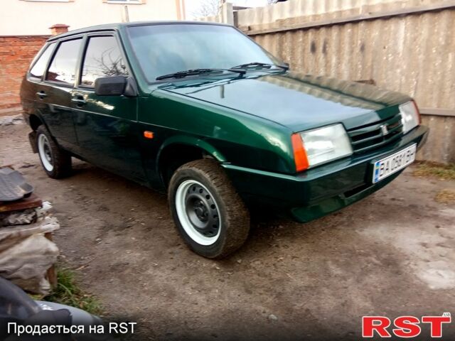 Зелений ВАЗ 2109, об'ємом двигуна 1.5 л та пробігом 193 тис. км за 2000 $, фото 1 на Automoto.ua
