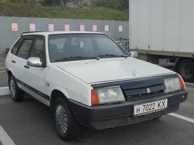 Белый ВАЗ 21093, объемом двигателя 1.5 л и пробегом 300 тыс. км за 999 $, фото 1 на Automoto.ua