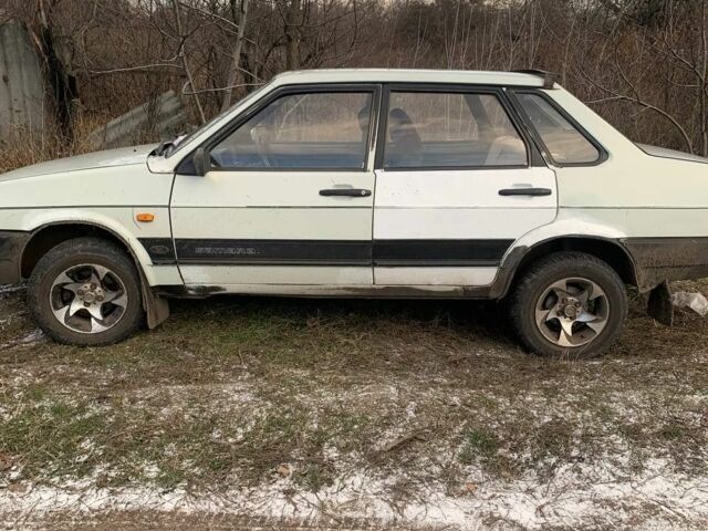 Белый ВАЗ 21099, объемом двигателя 1.5 л и пробегом 2 тыс. км за 1250 $, фото 1 на Automoto.ua