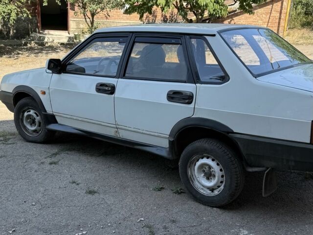 Белый ВАЗ 21099, объемом двигателя 0 л и пробегом 29 тыс. км за 1300 $, фото 1 на Automoto.ua