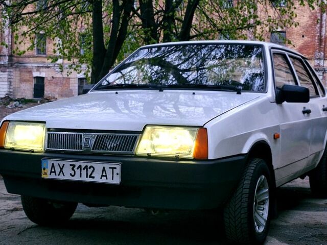 Белый ВАЗ 21099, объемом двигателя 1.5 л и пробегом 352 тыс. км за 1900 $, фото 1 на Automoto.ua