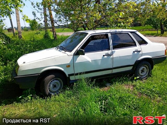 Белый ВАЗ 21099, объемом двигателя 1.5 л и пробегом 258 тыс. км за 400 $, фото 1 на Automoto.ua