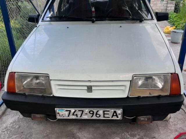 Белый ВАЗ 21099, объемом двигателя 5 л и пробегом 300 тыс. км за 740 $, фото 1 на Automoto.ua