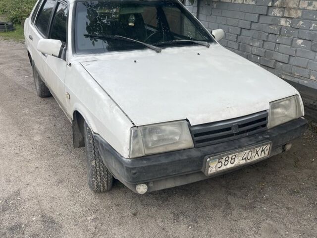 Белый ВАЗ 21099, объемом двигателя 1.5 л и пробегом 300 тыс. км за 449 $, фото 1 на Automoto.ua