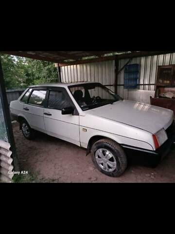 Белый ВАЗ 21099, объемом двигателя 1.5 л и пробегом 250 тыс. км за 1150 $, фото 1 на Automoto.ua
