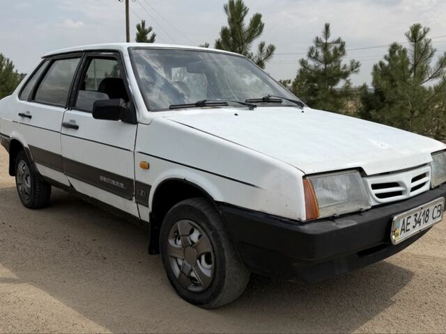 Белый ВАЗ 21099, объемом двигателя 1.5 л и пробегом 250 тыс. км за 551 $, фото 1 на Automoto.ua