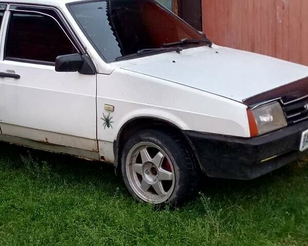 Белый ВАЗ 21099, объемом двигателя 1.3 л и пробегом 999 тыс. км за 700 $, фото 1 на Automoto.ua