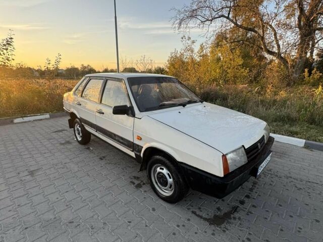 Белый ВАЗ 21099, объемом двигателя 1.5 л и пробегом 240 тыс. км за 728 $, фото 1 на Automoto.ua
