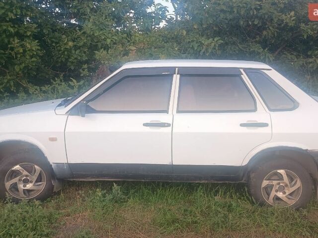 Білий ВАЗ 21099, об'ємом двигуна 1.6 л та пробігом 300 тис. км за 999 $, фото 1 на Automoto.ua