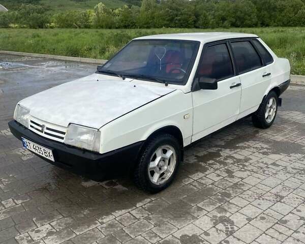 Белый ВАЗ 21099, объемом двигателя 1.3 л и пробегом 1 тыс. км за 1000 $, фото 1 на Automoto.ua