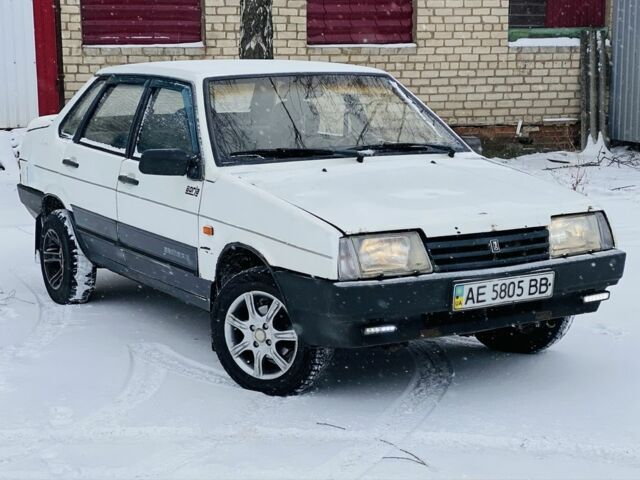 Белый ВАЗ 21099, объемом двигателя 1.5 л и пробегом 58 тыс. км за 1040 $, фото 1 на Automoto.ua