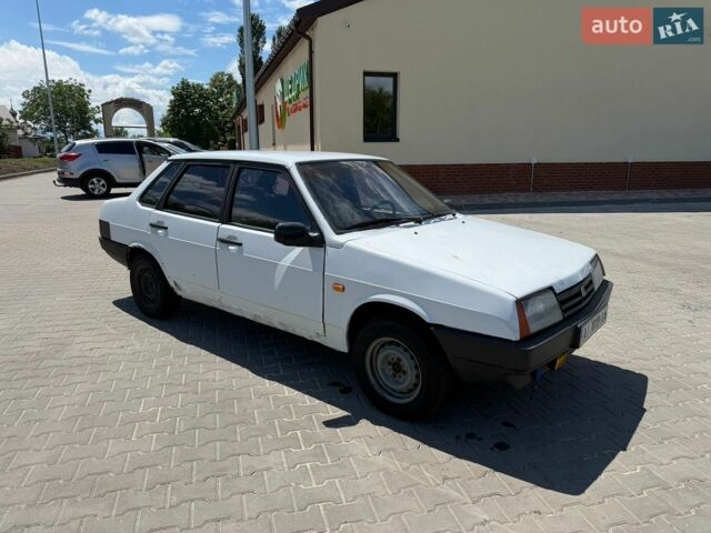 Белый ВАЗ 21099, объемом двигателя 1.5 л и пробегом 200 тыс. км за 600 $, фото 1 на Automoto.ua