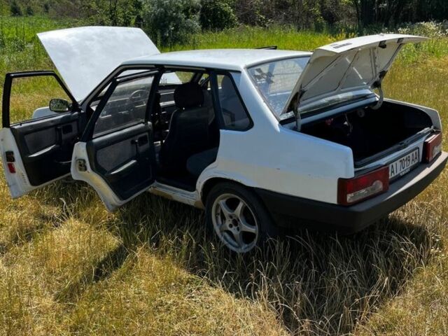Белый ВАЗ 21099, объемом двигателя 1.5 л и пробегом 300 тыс. км за 850 $, фото 1 на Automoto.ua