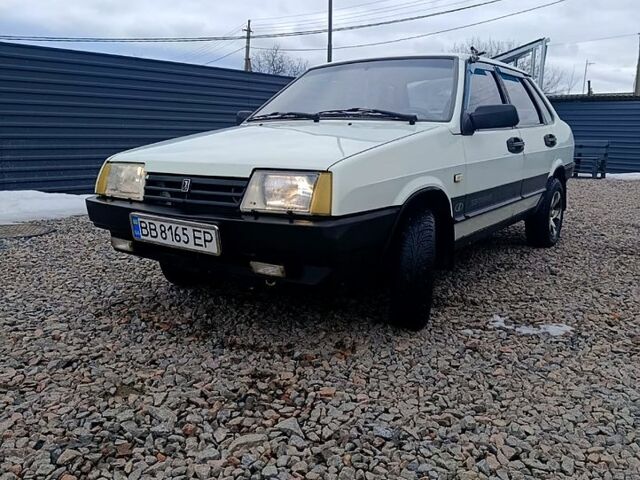 Белый ВАЗ 21099, объемом двигателя 1.5 л и пробегом 245 тыс. км за 1500 $, фото 1 на Automoto.ua