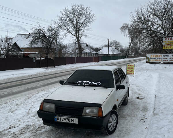 Белый ВАЗ 21099, объемом двигателя 1.5 л и пробегом 125 тыс. км за 650 $, фото 1 на Automoto.ua