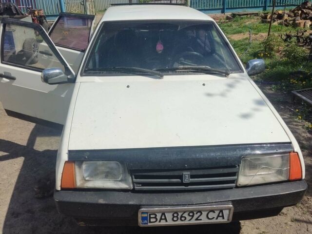Белый ВАЗ 21099, объемом двигателя 1.5 л и пробегом 250 тыс. км за 1300 $, фото 1 на Automoto.ua