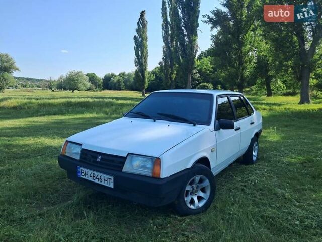 Белый ВАЗ 21099, объемом двигателя 1.5 л и пробегом 200 тыс. км за 1400 $, фото 1 на Automoto.ua