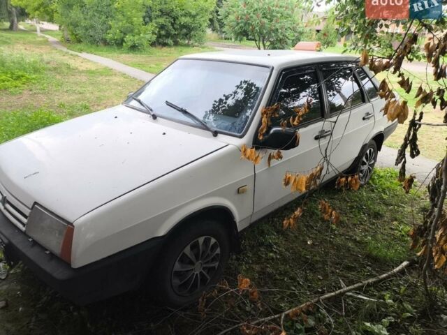 Білий ВАЗ 21099, об'ємом двигуна 1.5 л та пробігом 185 тис. км за 1124 $, фото 1 на Automoto.ua