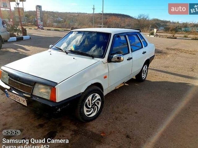 Белый ВАЗ 21099, объемом двигателя 1.5 л и пробегом 200 тыс. км за 1100 $, фото 1 на Automoto.ua